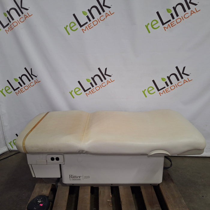Midmark Midmark 223 Hi-Lo Power Barrier Free Procedure Exam Table Exam Chairs / Tables reLink Medical