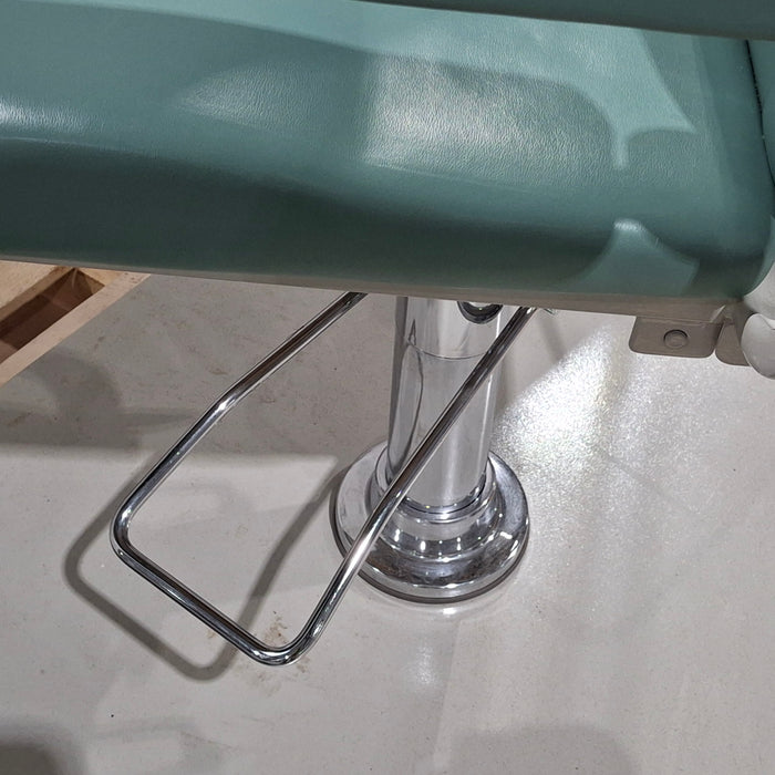 UMF Medical 8612 Exam Table