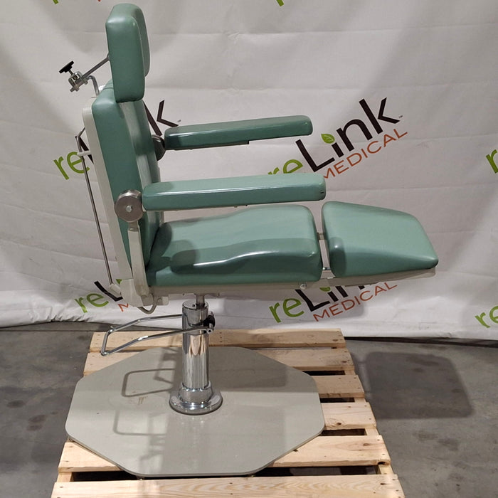 UMF Medical 8612 Exam Table