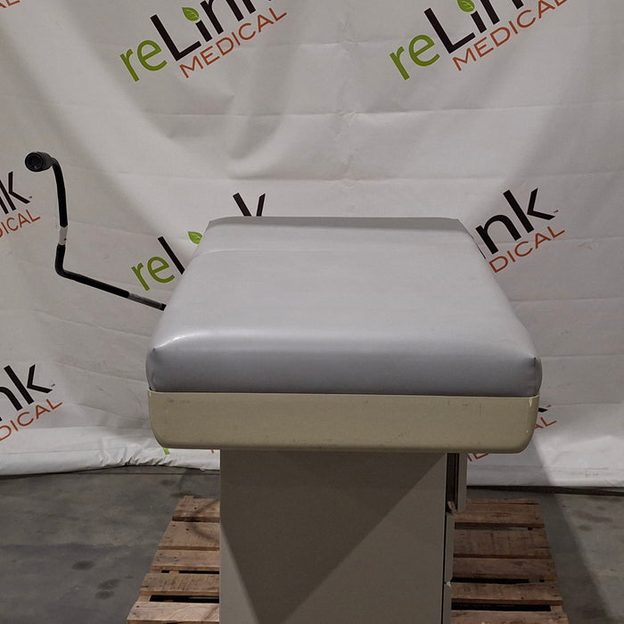 Midmark 404 Exam Table