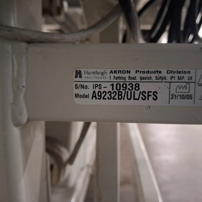 Huntleigh 9232 Adjustable Treatment Table