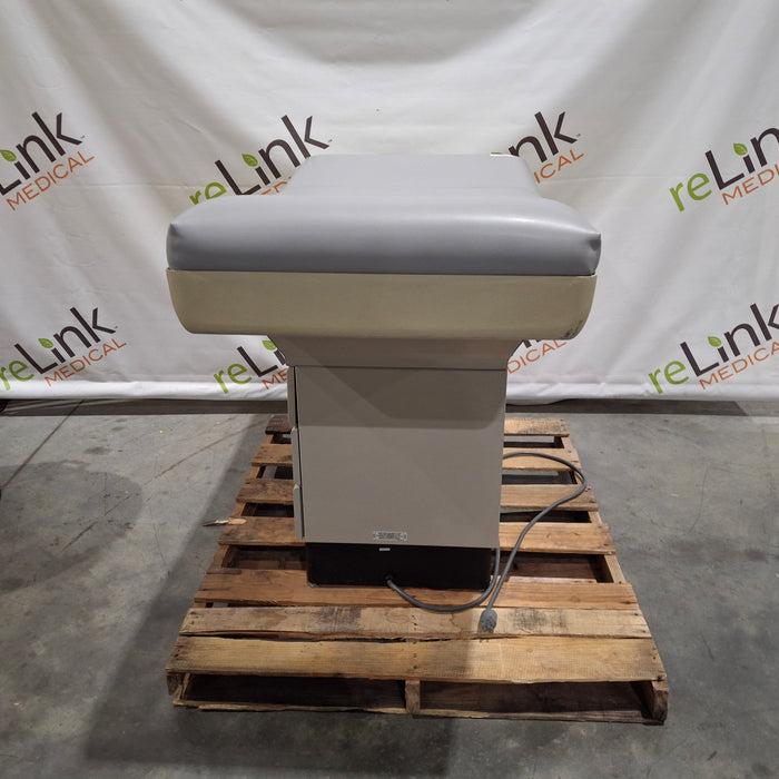 Midmark 404 Exam Table