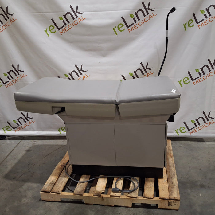 Midmark 404 Exam Table