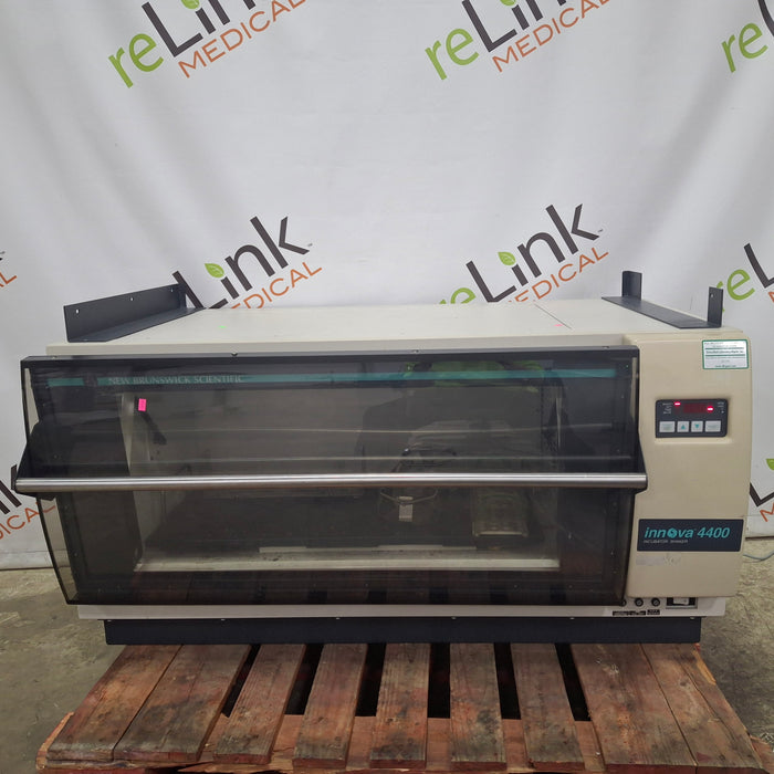 New Brunswick Scientific INNOVA 4400 Incubator Shaker