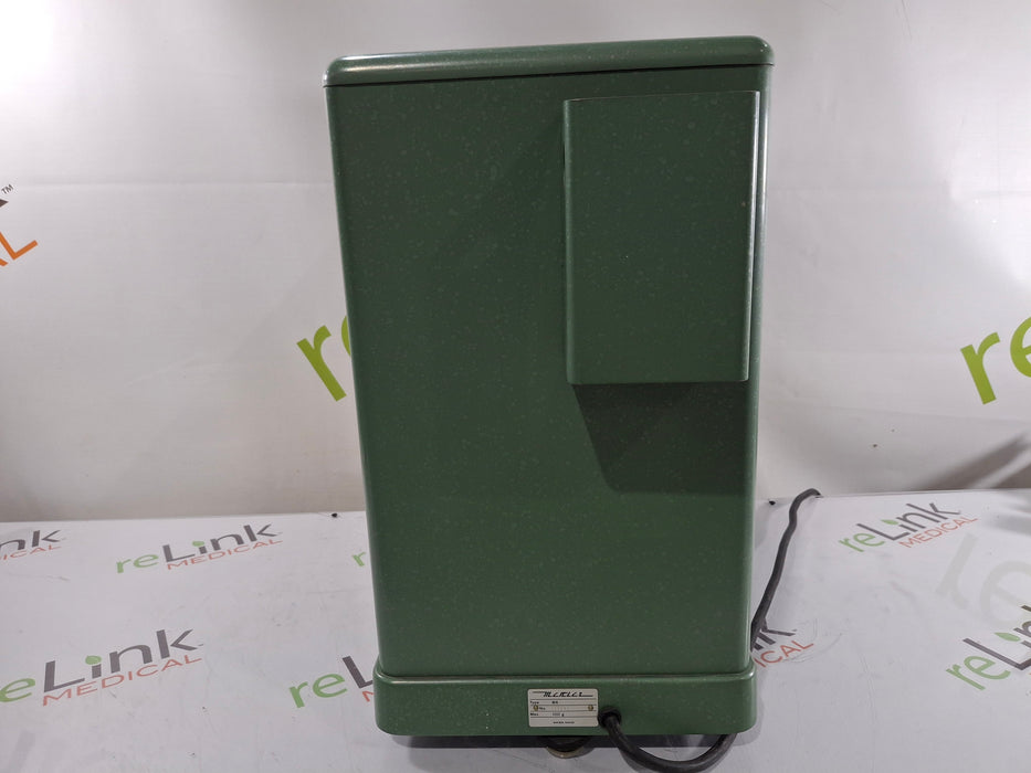 Mettler Instruments Corp. B6 Enclosed Balance Scale