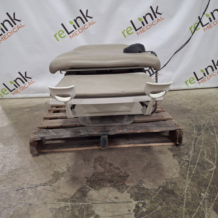 Midmark 223 Hi-Lo Power Barrier Free Procedure Exam Table
