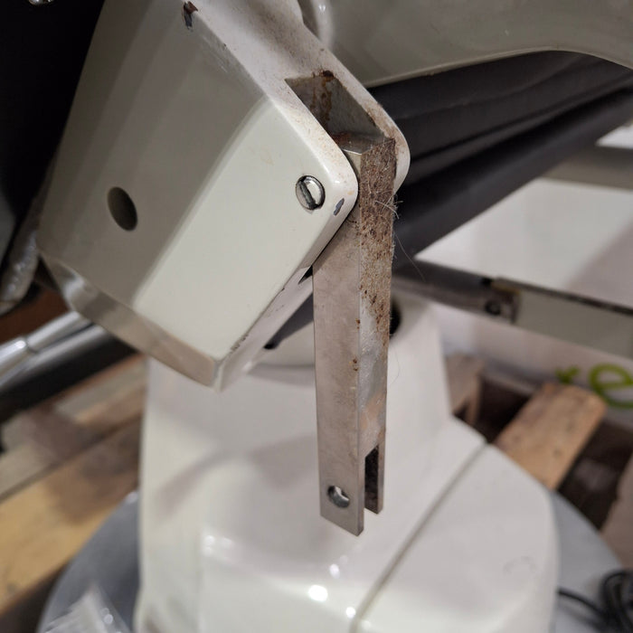 Reliance Medical Products, Inc. 880 Exam Chair