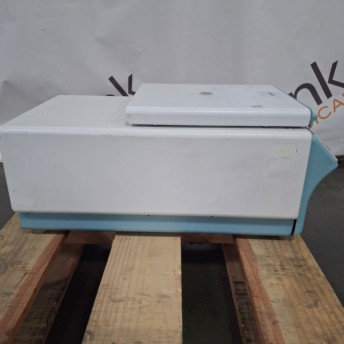 Hettich MIKRO 22 R Centrifuge