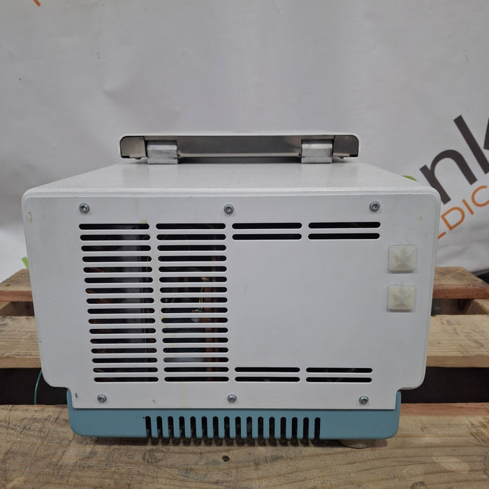 Hettich MIKRO 22 R Centrifuge