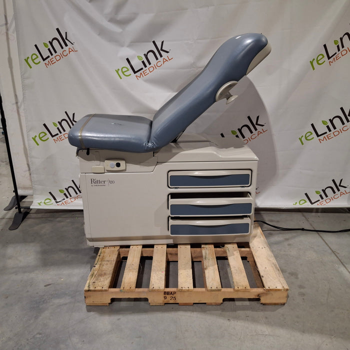 Midmark 204 Exam Table
