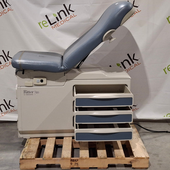 Midmark 204 Exam Table