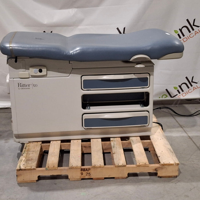 Midmark 204 Exam Table
