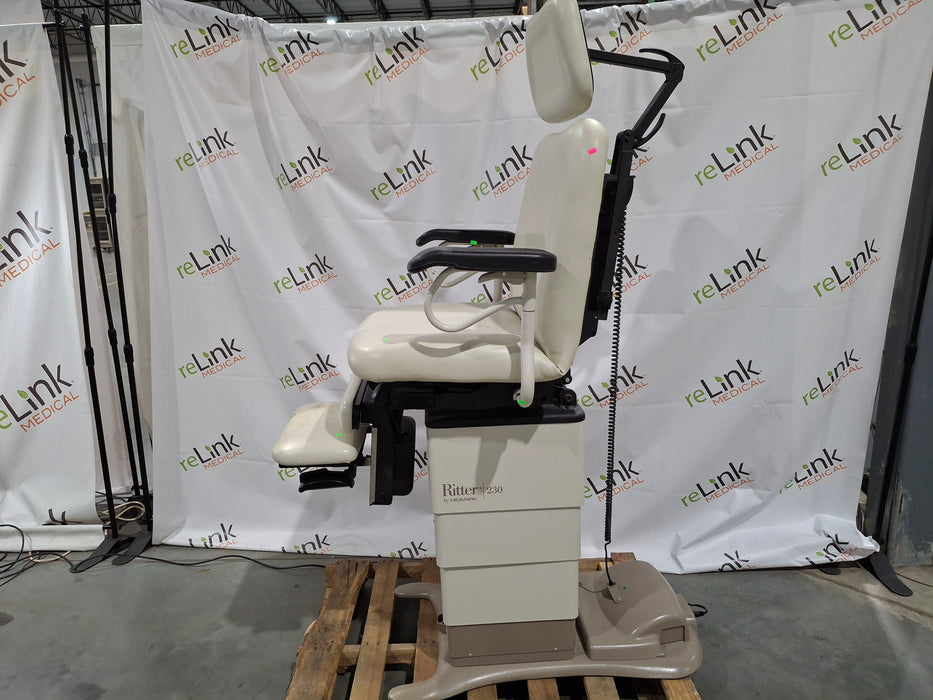 Midmark 230 Power Procedure Chair
