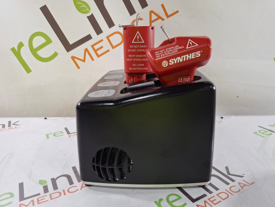 Synthes, Inc. 05.001.204 Universal Battery Charger