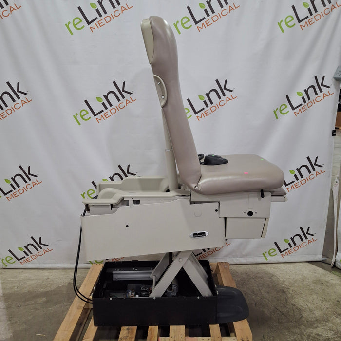 Midmark 623 Barrier Free Power Exam Table
