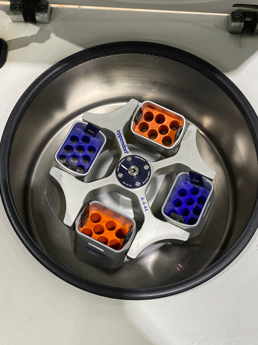 Eppendorf 5804 Centrifuge