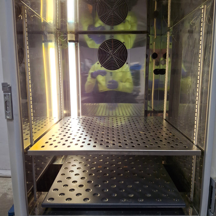 New Brunswick Scientific Innova 4230 Refrigerated Incubator Shaker