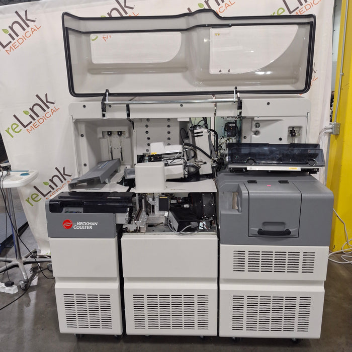 Beckman Coulter UniCel DxC 600 Chemistry Analyzer