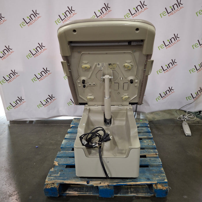 Midmark 623 Barrier Free Power Exam Table