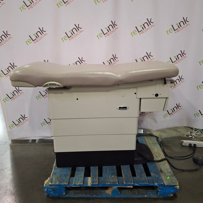 Midmark 623 Barrier Free Power Exam Table