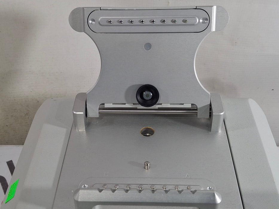 Thermo Scientific NanoDrop 8000 UV-Vis Spectrophotometer