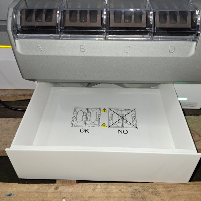 BioMerieux VIDAS 3 Fully automated benchtop immunoassay system