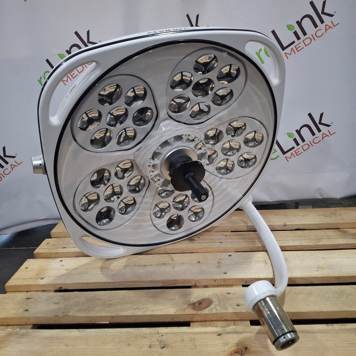 Skytron Aurora III Surgical Light