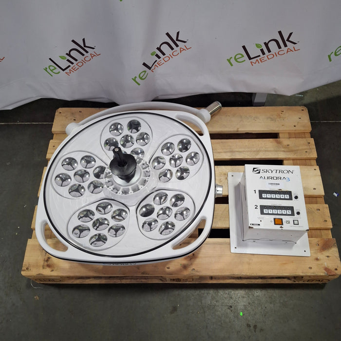 Skytron Aurora III Surgical Light