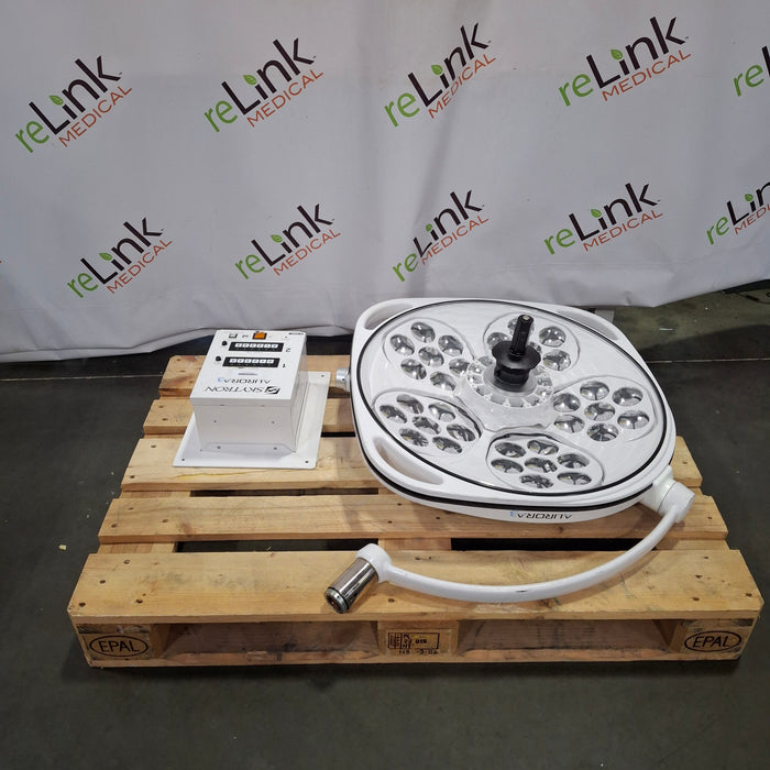 Skytron Aurora III Surgical Light