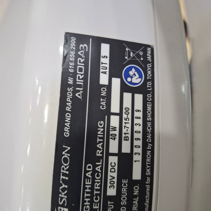 Skytron Aurora III Surgical Light