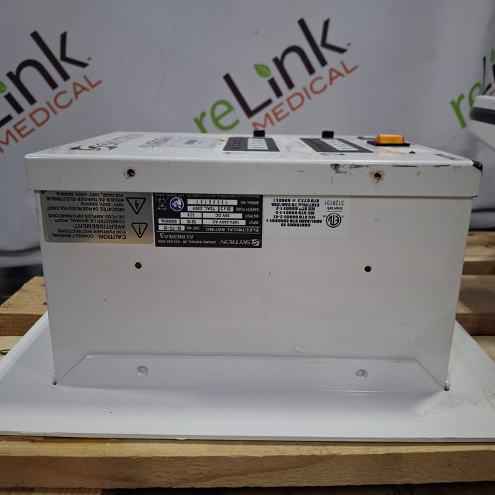 Skytron Aurora III Surgical Light