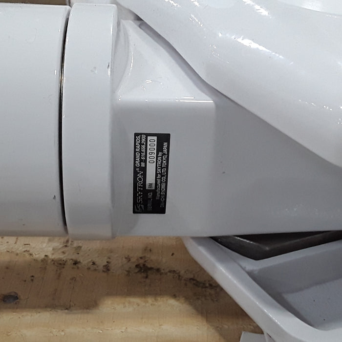 Skytron Aurora III Surgical Light