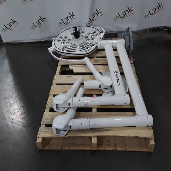 Skytron Aurora III Surgical Light