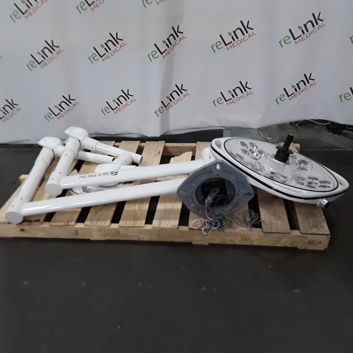 Skytron Aurora III Surgical Light