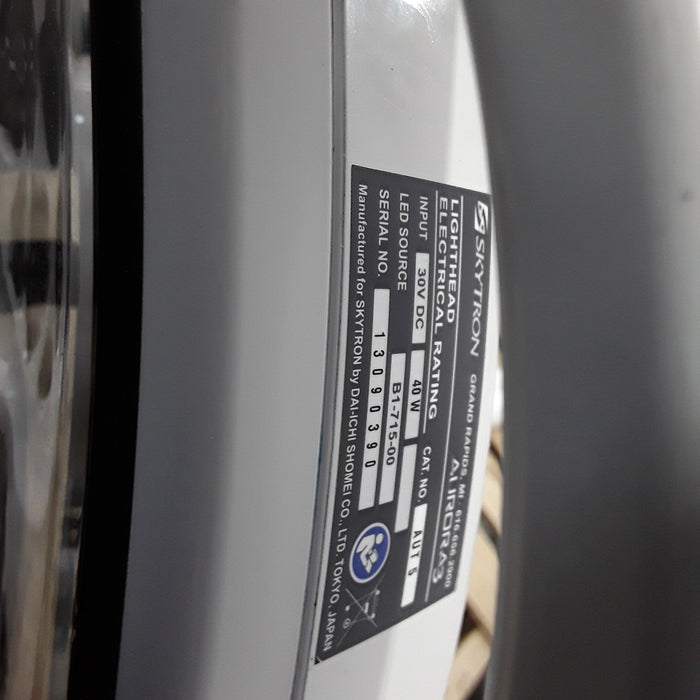 Skytron Aurora III Surgical Light