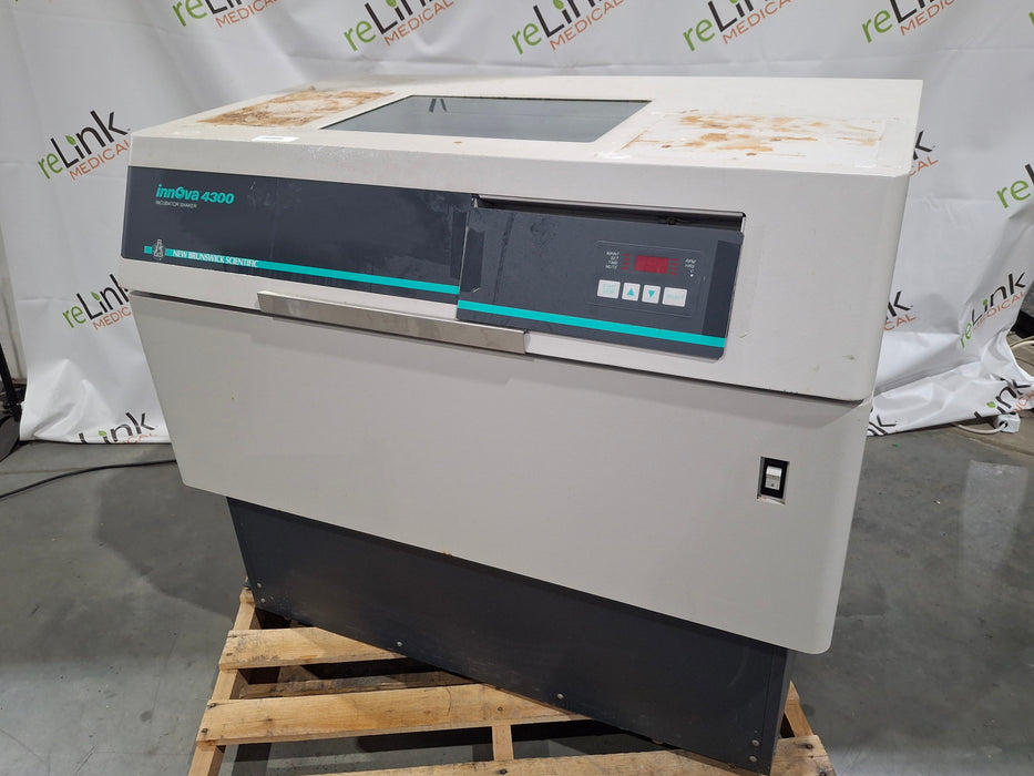 New Brunswick Scientific Innova 4300 Incubator Shaker