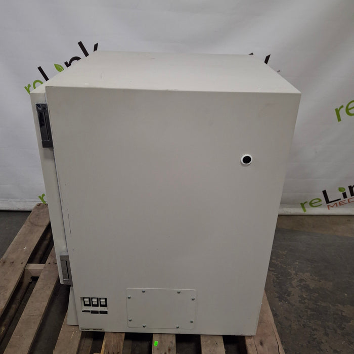 New Brunswick Scientific Innova 4230 Refrigerated Incubator Shaker
