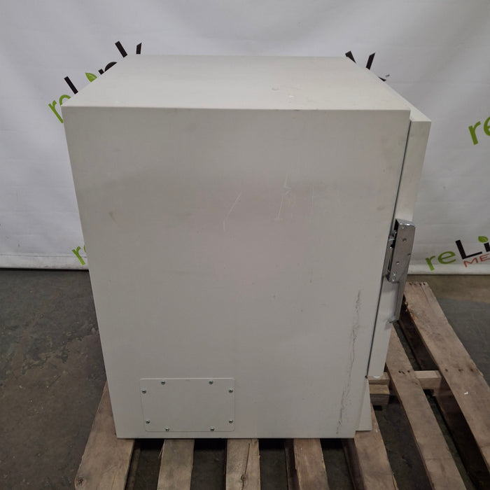 New Brunswick Scientific Innova 4230 Refrigerated Incubator Shaker