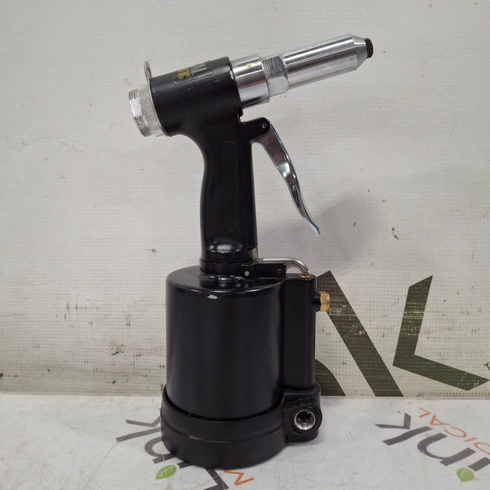 Central Pneumatic 62685 1/4" Air Hydraulic Riveter