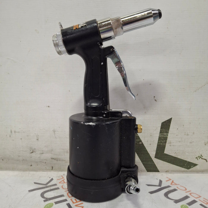 Central Pneumatic 62685 1/4" Air Hydraulic Riveter