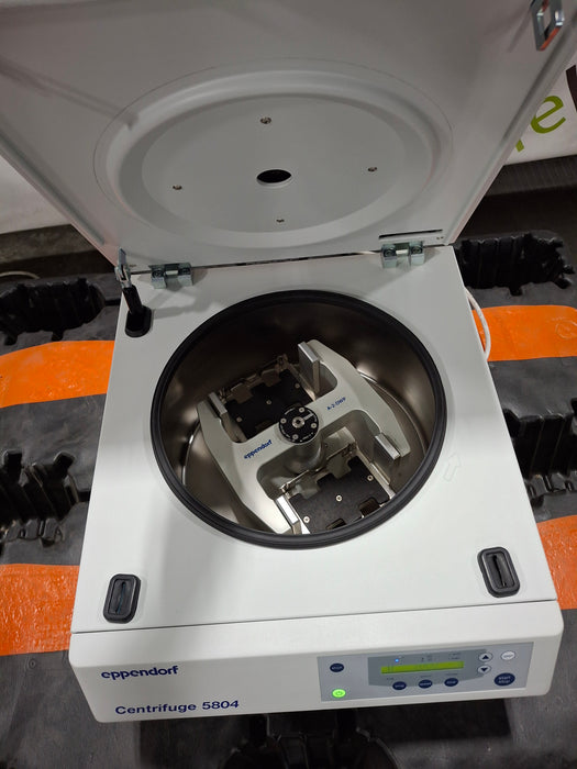 Eppendorf 5804 Centrifuge