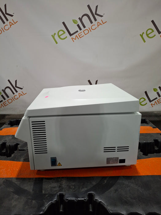 Eppendorf 5804 Centrifuge