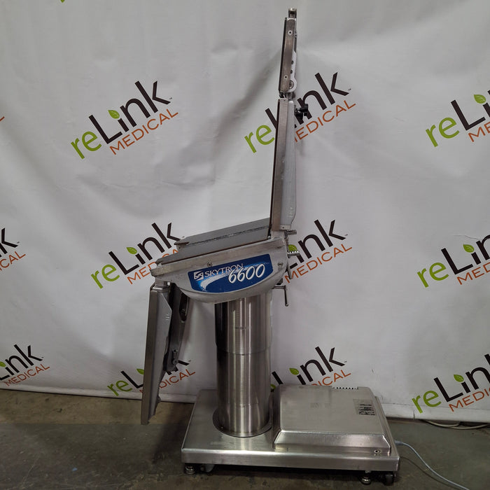 Skytron 6600 Surgical Table