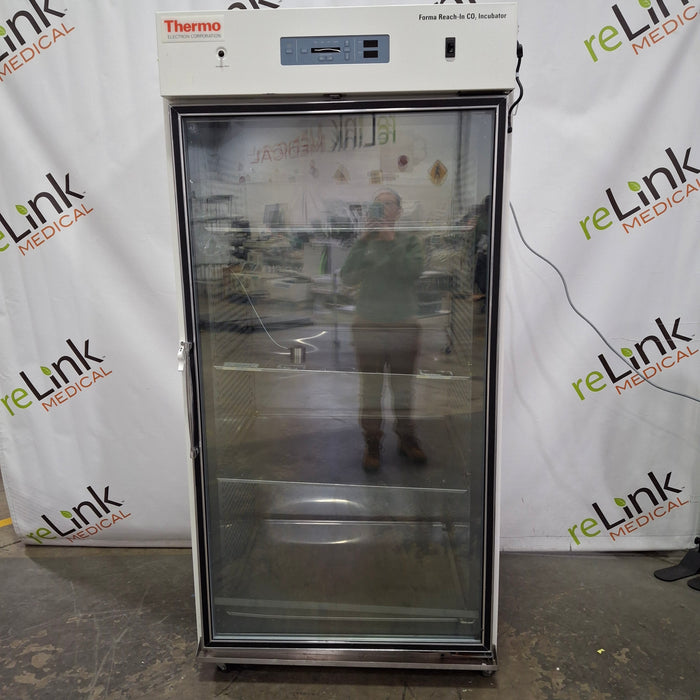 Thermo Scientific 3950 Reach-In CO2 Incubator
