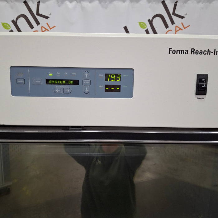 Thermo Scientific 3950 Reach-In CO2 Incubator