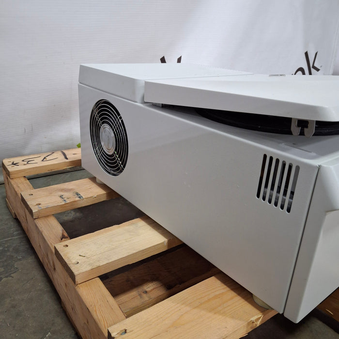 Eppendorf 5417R Centrifuge