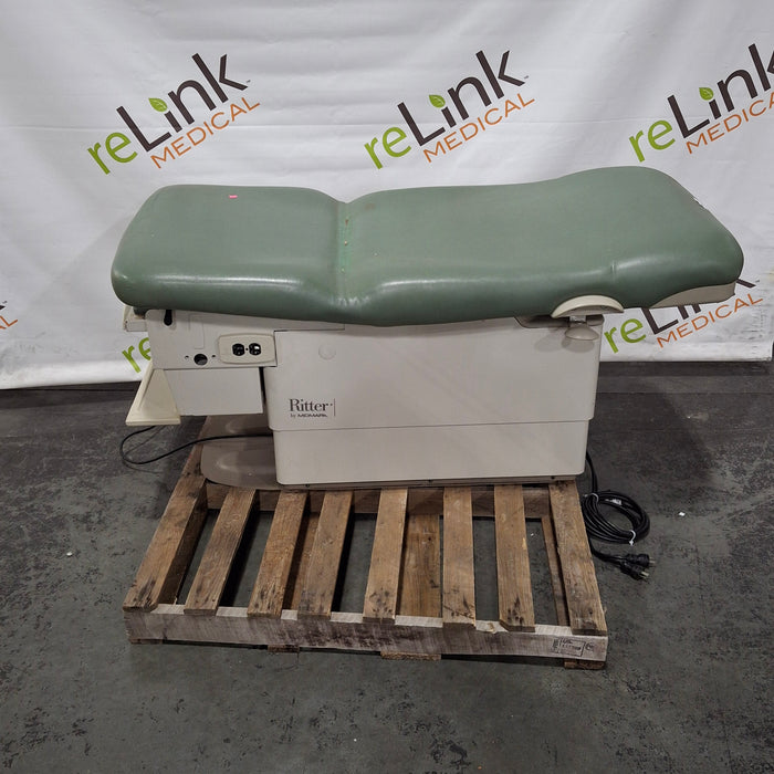 Midmark 222 Procedure Chair