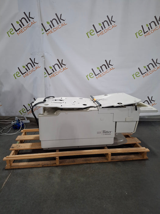 Midmark Midmark 223 Hi-Lo Power Barrier Free Procedure Exam Table Exam Chairs / Tables reLink Online