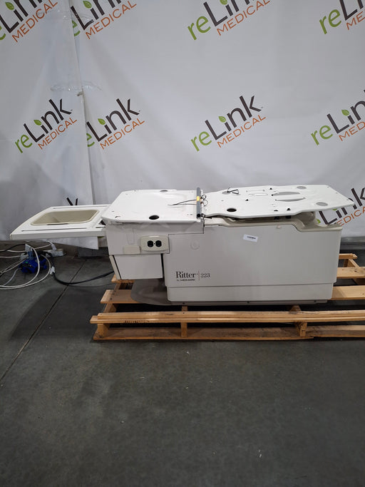 Midmark Midmark 223 Hi-Lo Power Barrier Free Procedure Exam Table Exam Chairs / Tables reLink Online