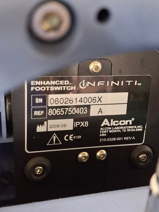 Alcon Laboratories Inc Infiniti w/ Ozil Phacoemulsifier